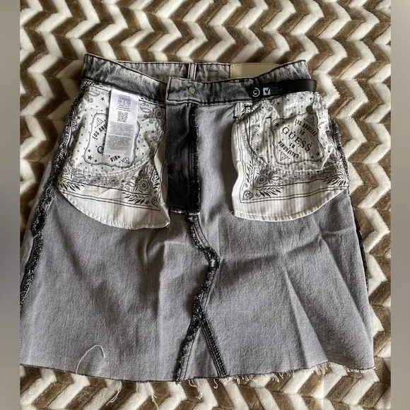 NWOT! GUESS Denim skirts Sz 28 - Picture 9 of 17